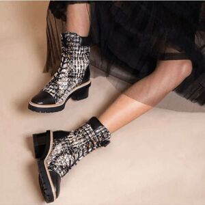 NEW Tory Burch Miller lug sole tweed boot Sz 9 lace up Moto